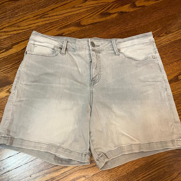 BUNDLE 3/$40 - Calvin Klein Jeans - Grey High Rise Shorts [Women's Size 28] - Picture 1 of 4